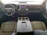 2023 Chevrolet Silverado 2500HD Work Truck z VIN 1GC1YLEY9PF215462, wystawiony jako Copart lot #68853695 z przebiegiem 68 979 mil mil oraz Czysty tytuł • Clean title. Historia ofert i sprzedaży dostępna na DreamBid. Obrazek 8.