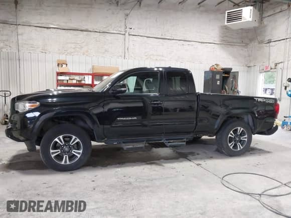 2019 Toyota Tacoma SR5 z VIN 5TFSZ5ANXKX174139, wystawiony jako IAAI lot #43035436 z przebiegiem 38 075 mil mil oraz . Historia ofert i sprzedaży dostępna na DreamBid. Obrazek 14.