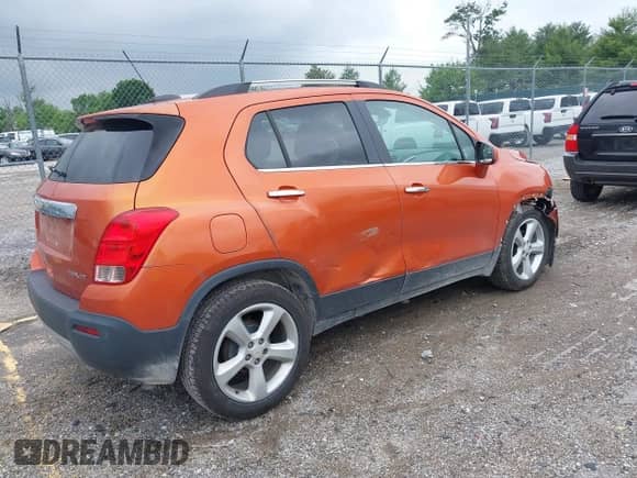 2015 Chevrolet Trax LTZ z VIN KL7CJNSB7FB229386, wystawiony jako IAAI lot #42365663 z przebiegiem 125 619 mil mil oraz . Historia ofert i sprzedaży dostępna na DreamBid. Obrazek 4.