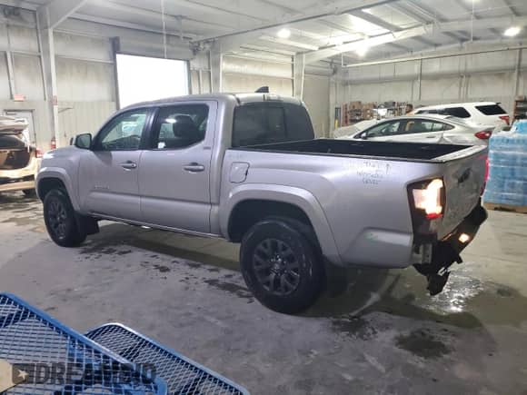 2022 Toyota Tacoma TRD Off Road with VIN 3TYCZ5AN2NT070103, listed as a Copart auction lot 81084885 with 40,895 mi miles and Salvage title. Bid and sale history available at DreamBid. Image 2.