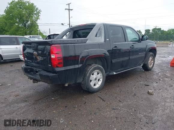 2009 Chevrolet Avalanche 2LT with VIN 3GNEC22099G219724, listed as a IAAI auction lot 42172955 with 213,667 mi miles and . Bid and sale history available at DreamBid. Image 4.
