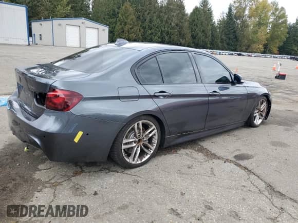 2018 BMW 3 Series 330i xDrive z VIN WBA8D9C58JEB35637, wystawiony jako Copart lot #86408015 z przebiegiem 24 544 mil mil oraz Szkoda całkowita • Salvage title. Historia ofert i sprzedaży dostępna na DreamBid. Obrazek 3.