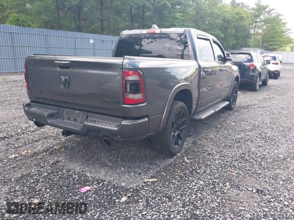 2021 Ram 1500 Laramie z VIN 1C6SRFJT8MN736615, wystawiony jako IAAI lot #42657835 z przebiegiem 48 020 mil mil oraz . Historia ofert i sprzedaży dostępna na DreamBid. Obrazek 4.