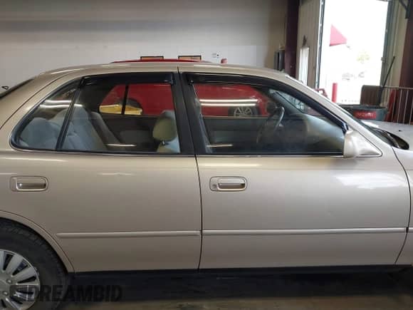 1993 Toyota Camry LE z VIN JT2SK12E0P0169424, wystawiony jako IAAI lot #42255919 z przebiegiem 173 286 mil mil oraz . Historia ofert i sprzedaży dostępna na DreamBid. Obrazek 13.