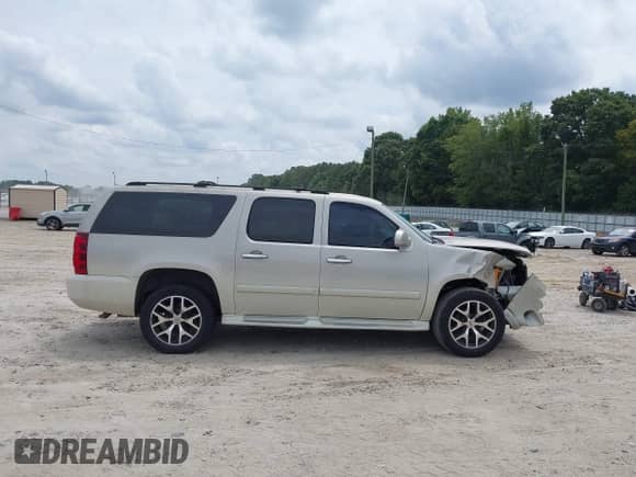 2007 Chevrolet Suburban LTZ с VIN 3GNFK163X7G217774, выставлен на аукционе IAAI как лот 43051349 с пробегом 239 882 миль миль и . История ставок и продаж доступна на DreamBid. Изображение 13.