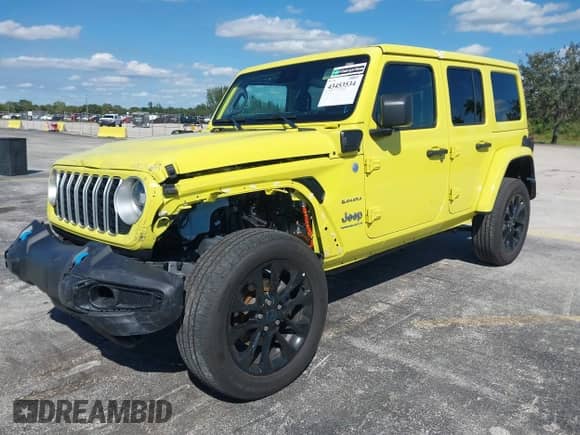 2024 Jeep Wrangler Sahara with VIN 1C4RJXP68RW254525, listed as a IAAI auction lot 43453534 with 32,749 mi miles and . Bid and sale history available at DreamBid. Image 17.
