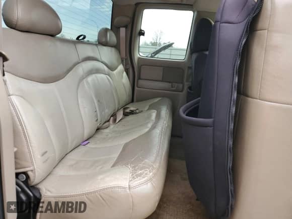 2002 GMC Sierra 1500 Denali z VIN 2GTFK69U221383430, wystawiony jako Copart lot #47127615 z przebiegiem 256 422 mil mil oraz Szkoda całkowita • Salvage title. Historia ofert i sprzedaży dostępna na DreamBid. Obrazek 10.