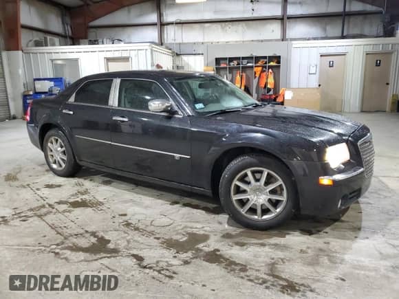 2010 Chrysler 300 C с VIN 2C3CK6CT9AH113804, выставлен на аукционе Copart как лот 69783475 с пробегом 109 874 миль миль и Чистый • Clean title. История ставок и продаж доступна на DreamBid. Изображение 4.