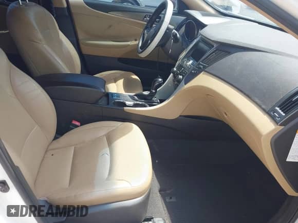 2013 Hyundai Sonata Limited z VIN KMHEC4A45DA093941, wystawiony jako IAAI lot #42287338 z przebiegiem 131 669 mil mil oraz . Historia ofert i sprzedaży dostępna na DreamBid. Obrazek 5.