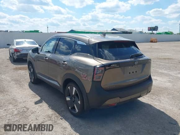 2025 Nissan Kicks SR with VIN 3N8AP6DA1SL336580, listed as a IAAI auction lot 42249184 with 5,928 mi miles and . Bid and sale history available at DreamBid. Image 3.