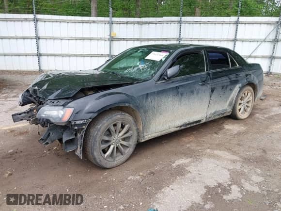 2014 Chrysler 300 S с VIN 2C3CCAGG7EH374402, выставлен на аукционе IAAI как лот 39421365 с пробегом Не указан миль и . История ставок и продаж доступна на DreamBid. Изображение 2.