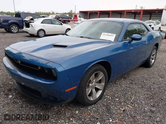 2021 Dodge Challenger SXT z VIN 2C3CDZAG2MH520899, wystawiony jako IAAI lot #43249657 z przebiegiem 64 330 mil mil oraz . Historia ofert i sprzedaży dostępna na DreamBid. Obrazek 18.