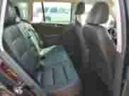 2012 Volkswagen Tiguan S с VIN WVGAV7AX7CW581858, выставлен на аукционе Copart как лот 61780185 с пробегом 93 453 миль миль и Списание • Salvage title. История ставок и продаж доступна на DreamBid. Изображение 11.