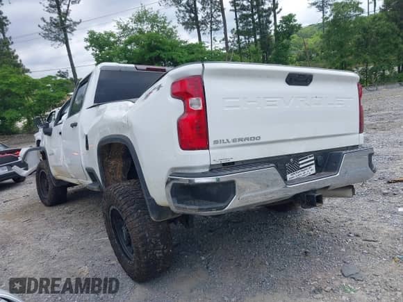 2021 Chevrolet Silverado 2500HD Work Truck with VIN 1GC1YLEY4MF311754, listed as a IAAI auction lot 39349490 with 125,197 mi miles and . Bid and sale history available at DreamBid. Image 3.