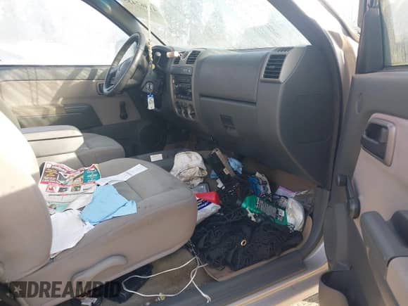 2004 Chevrolet Colorado Z85 z VIN 1GCCS148648157844, wystawiony jako IAAI lot #41467435 z przebiegiem 133 722 mil mil oraz . Historia ofert i sprzedaży dostępna na DreamBid. Obrazek 5.