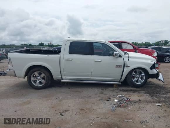 2017 Ram 1500 Limited z VIN 1C6RR7PT2HS760492, wystawiony jako IAAI lot #42495377 z przebiegiem 84 330 mil mil oraz . Historia ofert i sprzedaży dostępna na DreamBid. Obrazek 13.