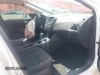 2017 Chevrolet Cruze LT с VIN 1G1BE5SM7H7104777, выставлен на аукционе IAAI как лот 42700763 с пробегом 236 118 миль миль и . История ставок и продаж доступна на DreamBid. Изображение 5.