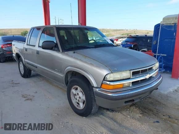 2002 Chevrolet S-10 LS с VIN 1GCDT13W52K116400, выставлен на аукционе IAAI как лот 41954055 с пробегом 176 972 миль миль и . История ставок и продаж доступна на DreamBid. Изображение 1.
