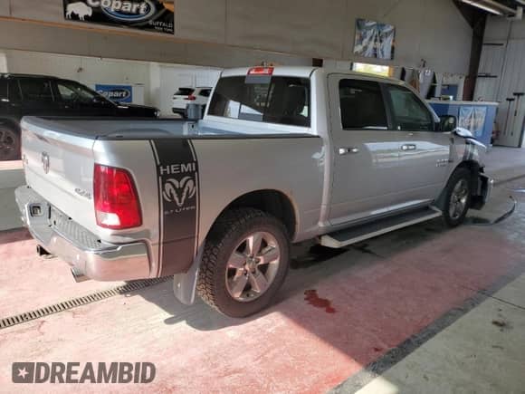 2016 Ram 1500 Big Horn z VIN 3C6RR7LT1GG163720, wystawiony jako Copart lot #80637745 z przebiegiem 135 907 mil mil oraz Szkoda całkowita • Salvage title. Historia ofert i sprzedaży dostępna na DreamBid. Obrazek 3.