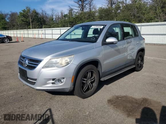 2010 Volkswagen Tiguan SE с VIN WVGBV7AX5AW522938, выставлен на аукционе Copart как лот 71200465 с пробегом 105 392 миль миль и Списание • Salvage title. История ставок и продаж доступна на DreamBid. Изображение 1.