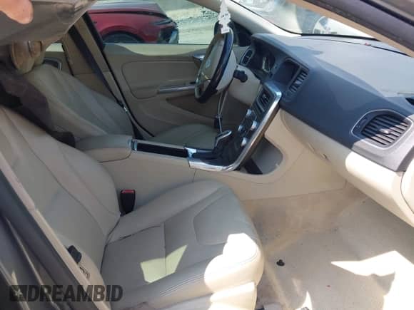 2016 Volvo S60 T5 Premier с VIN YV1612TK4G2393932, выставлен на аукционе IAAI как лот 43180461 с пробегом 54 026 миль миль и . История ставок и продаж доступна на DreamBid. Изображение 5.