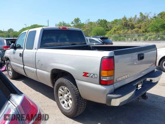 2005 GMC Sierra 1500 SLE with VIN 1GTEK19Z15Z334502, listed as a IAAI auction lot 42010820 with 253,786 mi miles and . Bid and sale history available at DreamBid. Image 3.