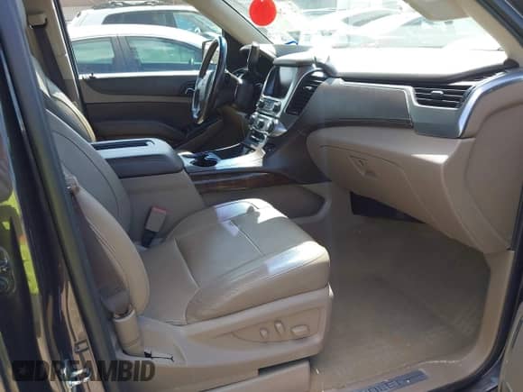 2018 Chevrolet Tahoe LT z VIN 1GNSCBKC1JR295374, wystawiony jako IAAI lot #42720457 z przebiegiem 137 581 mil mil oraz . Historia ofert i sprzedaży dostępna na DreamBid. Obrazek 5.