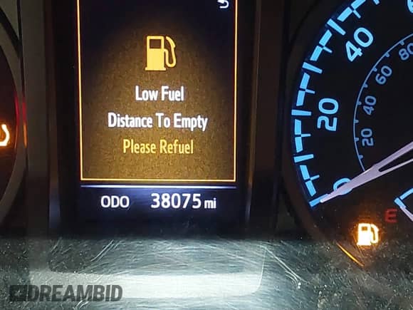 2019 Toyota Tacoma SR5 z VIN 5TFSZ5ANXKX174139, wystawiony jako IAAI lot #43035436 z przebiegiem 38 075 mil mil oraz . Historia ofert i sprzedaży dostępna na DreamBid. Obrazek 15.