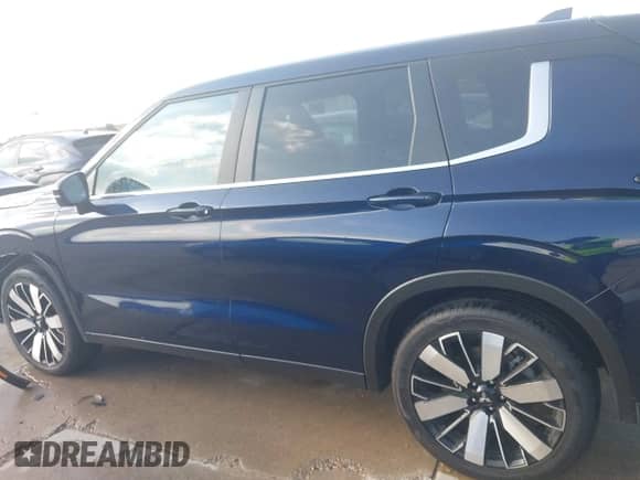 2025 Mitsubishi Outlander SE с VIN JA4J4VA85SZ047463, выставлен на аукционе IAAI как лот 43551119 с пробегом 6 297 миль миль и . История ставок и продаж доступна на DreamBid. Изображение 14.