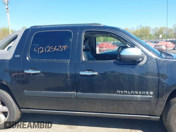 2008 Chevrolet Avalanche LTZ с VIN 3GNFK12308G141392, выставлен на аукционе IAAI как лот 42125638 с пробегом 147 694 миль миль и . История ставок и продаж доступна на DreamBid. Изображение 13.