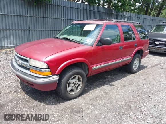 2000 Chevrolet Blazer LT с VIN 1GNDT13W6Y2286541, выставлен на аукционе IAAI как лот 42640267 с пробегом 166 500 миль миль и . История ставок и продаж доступна на DreamBid. Изображение 2.