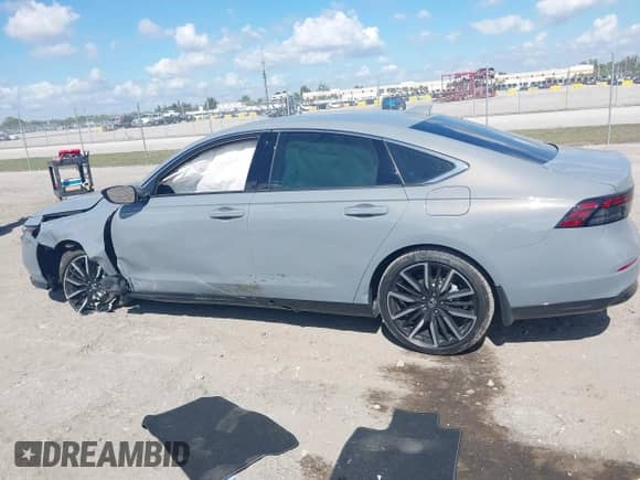 2025 Honda Accord Touring z VIN 1HGCY2F82SA021235, wystawiony jako IAAI lot #41545759 z przebiegiem 232 mil mil oraz . Historia ofert i sprzedaży dostępna na DreamBid. Obrazek 14.