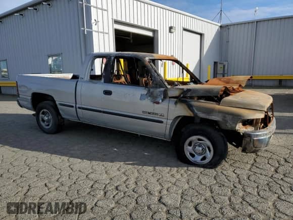 1998 Dodge 1500 с VIN 1B7HC13Z3WJ171841, выставлен на аукционе Copart как лот 59764174 с пробегом Не указан миль и На запчасти • Non repairable. История ставок и продаж доступна на DreamBid. Изображение 4.