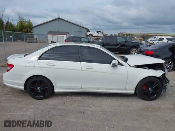 2010 Mercedes-Benz C 300 Sport z VIN WDDGF8BB6AR089165, wystawiony jako IAAI lot #43462906 z przebiegiem 128 332 mil mil oraz . Historia ofert i sprzedaży dostępna na DreamBid. Obrazek 14.