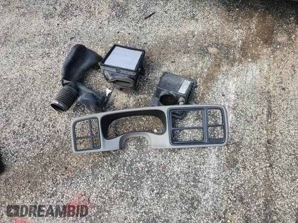 2006 Chevrolet Silverado 1500 LT3 z VIN 1GCEK19Z26Z291595, wystawiony jako Copart lot #70046865 z przebiegiem 192 625 mil mil oraz Czysty tytuł • Clean title. Historia ofert i sprzedaży dostępna na DreamBid. Obrazek 12.