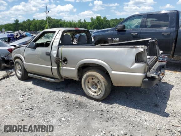 2003 Chevrolet S-10 with VIN 1GCCS14H838232283, listed as a Copart auction lot 72220104 with Not provided miles and Salvage title. Bid and sale history available at DreamBid. Image 2.
