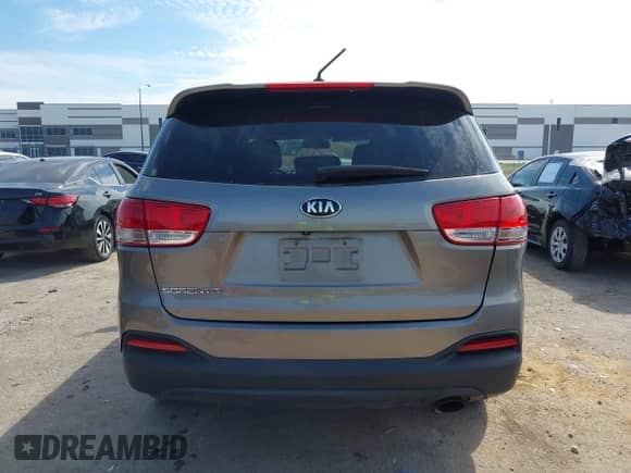 2017 Kia Sorento LX с VIN 5XYPG4A3XHG287038, выставлен на аукционе IAAI как лот 43328484 с пробегом 111 599 миль миль и . История ставок и продаж доступна на DreamBid. Изображение 16.