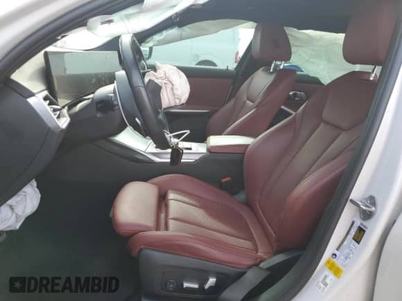 2023 BMW 3 Series 330i z VIN 3MW69FF0XP8C82901, wystawiony jako Copart lot #70327825 z przebiegiem 38 377 mil mil oraz Szkoda całkowita • Salvage title. Historia ofert i sprzedaży dostępna na DreamBid. Obrazek 7.