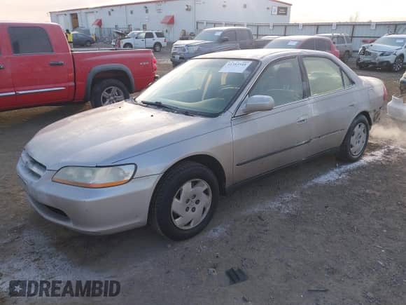 1998 Honda Accord LX z VIN 1HGCG1647WA022039, wystawiony jako IAAI lot #41383541 z przebiegiem 209 295 mil mil oraz . Historia ofert i sprzedaży dostępna na DreamBid. Obrazek 18.