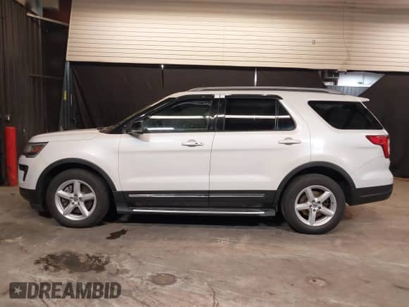 2018 Ford Explorer XLT с VIN 1FM5K7D89JGA54488, выставлен на аукционе IAAI как лот 42558280 с пробегом 56 106 миль миль и . История ставок и продаж доступна на DreamBid. Изображение 14.