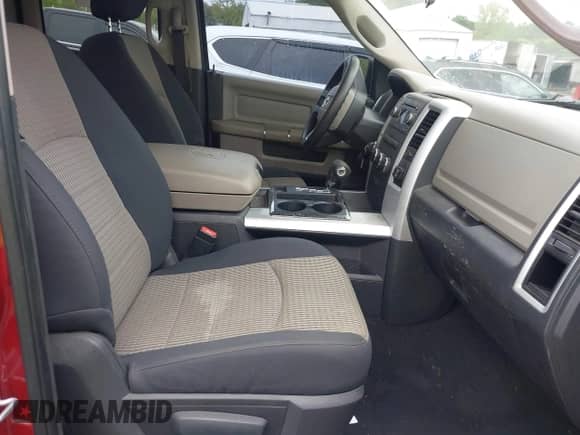 2011 Ram 1500 Big Horn z VIN 1D7RV1GT5BS613484, wystawiony jako IAAI lot #42350712 z przebiegiem 165 891 mil mil oraz . Historia ofert i sprzedaży dostępna na DreamBid. Obrazek 5.