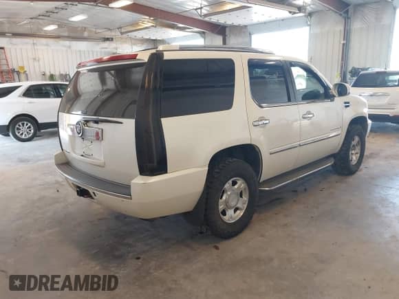2007 Cadillac Escalade z VIN 1GYFK63817R197625, wystawiony jako IAAI lot #43237082 z przebiegiem 149 088 mil mil oraz . Historia ofert i sprzedaży dostępna na DreamBid. Obrazek 4.