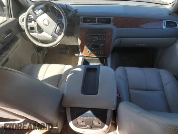 2007 Chevrolet Avalanche LTZ with VIN 3GNEC12J27G109680, listed as a Copart auction lot 82452985 with 327,893 mi miles and Salvage title. Bid and sale history available at DreamBid. Image 8.