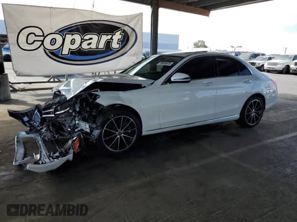 2021 Mercedes-Benz C 300 с VIN W1KWF8DB1MR610547, выставлен на аукционе Copart как лот 70835925 с пробегом 35 365 миль миль и Списание • Salvage title. История ставок и продаж доступна на DreamBid. Изображение 1.