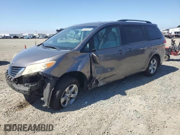 2011 Toyota Sienna LE с VIN 5TDKK3DC7BS123271, выставлен на аукционе Copart как лот 84033105 с пробегом 120 436 миль миль и Списание • Salvage title. История ставок и продаж доступна на DreamBid. Изображение 1.