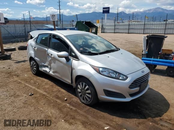 2019 Ford Fiesta S z VIN 3FADP4AJ2KM130010, wystawiony jako Copart lot #72019375 z przebiegiem 87 841 mil mil oraz Szkoda całkowita • Salvage title. Historia ofert i sprzedaży dostępna na DreamBid. Obrazek 4.