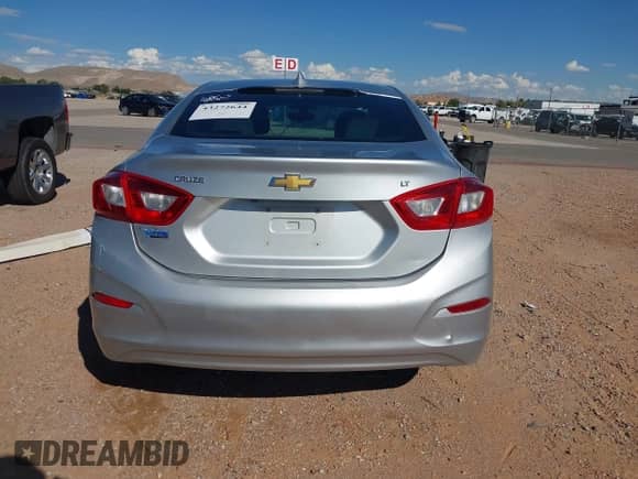 2017 Chevrolet Cruze LT с VIN 1G1BE5SM3H7101181, выставлен на аукционе IAAI как лот 43272644 с пробегом 107 082 миль миль и . История ставок и продаж доступна на DreamBid. Изображение 16.