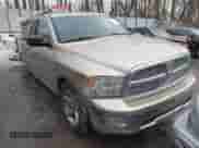 2011 Ram 1500 SLT z VIN 1D7RV1GT5BS516785, wystawiony jako IAAI lot #41369434 z przebiegiem 150 283 mil mil oraz . Historia ofert i sprzedaży dostępna na DreamBid. Obrazek 1.