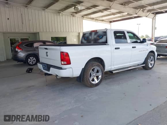2012 Ram 1500 Express z VIN 1C6RD6KT0CS236587, wystawiony jako IAAI lot #43254702 z przebiegiem 132 897 mil mil oraz . Historia ofert i sprzedaży dostępna na DreamBid. Obrazek 4.