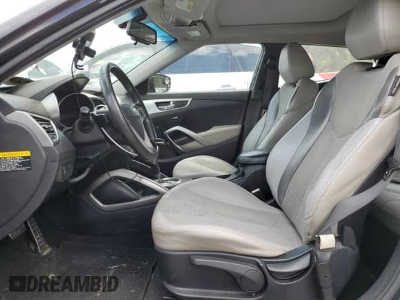 2012 Hyundai Veloster w/Gray Int z VIN KMHTC6AD8CU046631, wystawiony jako Copart lot #68106965 z przebiegiem 120 090 mil mil oraz Szkoda całkowita • Salvage title. Historia ofert i sprzedaży dostępna na DreamBid. Obrazek 7.